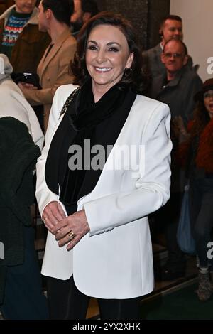 London, Großbritannien. Dezember 2024. Shirley Ballas nimmt an der „Robin Hood“ London Palladium Panto Press Night im London Palladium in London Teil. UK. Donnerstag, 12. Dezember 2024 Credit: Famous/Alamy Live News Stockfoto