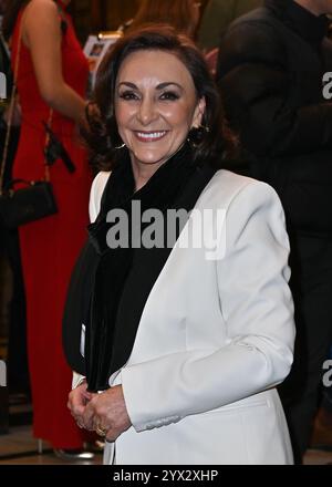 London, Großbritannien. Dezember 2024. Shirley Ballas nimmt an der „Robin Hood“ London Palladium Panto Press Night im London Palladium in London Teil. UK. Donnerstag, 12. Dezember 2024 Credit: Famous/Alamy Live News Stockfoto