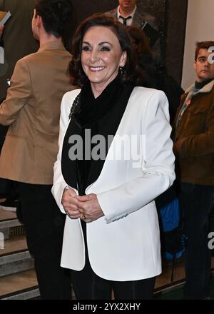 London, Großbritannien. Dezember 2024. Shirley Ballas nimmt an der „Robin Hood“ London Palladium Panto Press Night im London Palladium in London Teil. UK. Donnerstag, 12. Dezember 2024 Credit: Famous/Alamy Live News Stockfoto