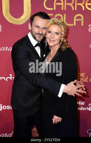 Victoria Herrmann mit Ehemann David Böthig bei der 30. JosÃ Carreras Gala 2024 in der Medienstadt Leipzig. Leipzig, 12.12.2024 *** Victoria Herrmann mit Ehemann David Böthig bei der JosÃ Carreras Gala 30 2024 in der Medienstadt Leipzig Leipzig, 12 12 2024 Foto:XF.xKernx/xFuturexImagex carreras 4284 Stockfoto
