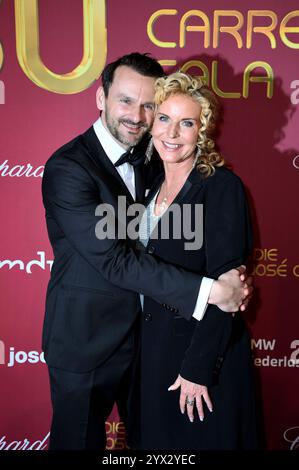 Victoria Herrmann mit Ehemann David Böthig bei der 30. JosÃ Carreras Gala 2024 in der Medienstadt Leipzig. Leipzig, 12.12.2024 *** Victoria Herrmann mit Ehemann David Böthig bei der JosÃ Carreras Gala 30 2024 in der Medienstadt Leipzig Leipzig, 12 12 2024 Foto:XF.xKernx/xFuturexImagex carreras 4281 Stockfoto