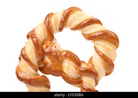 Frisch gebackene Brezel. Nahaufnahme. Weißer Hintergrund. Stockfoto