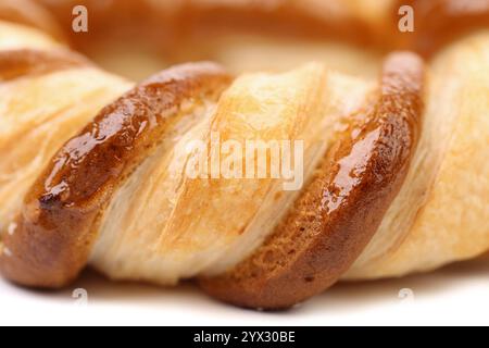 Frisch gebackene Brezel. Nahaufnahme. Weißer Hintergrund. Stockfoto