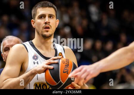 Berlin, Deutschland. Dezember 2024. Vanja Marinkovic (9) aus Partizan Belgrad, das während des Basketballspiels der Turkish Airlines EuroLeague zwischen ALBA Berlin und Partizan Mozzart in der Uber Arena in Berlin gespielt wurde. Quelle: Gonzales Photo/Alamy Live News Stockfoto