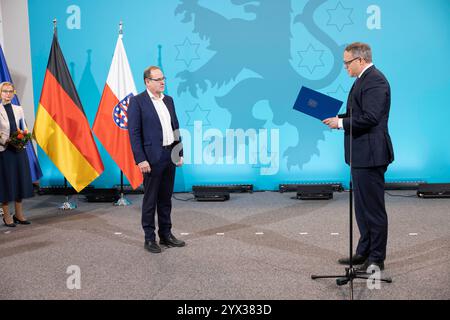 Ernennung von Minister Thüringen 13122024 - Tilo Kummer, Landwirtschaftsminister und Abgeordneter Mario Voigt Anlaesslich der neuen Brombeer-Koalition aus CD, BSW und SPD wurden die Ministerinnen und Minister in Thüringen ernannt. Erfurt Thüringer Landtag Thüringen Deutschland *** Ernennung Thüringer Minister 13122024 Tilo Kummer, Landwirtschaftsminister und Abgeordneter Mario Voigt anlässlich der neuen Brombeer-Koalition aus CD, BSW und SPD wurden die thüringischen Minister zum Erfurt Thüringer Landtag Thüringen 131224 ppb-24 ernannt Stockfoto