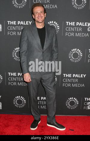 Dezember 2024, Beverly Hills, CA, USA: LOS ANGELES - 12. Dezember: Jason Segel im Paley Center for Media präsentiert am 12. Dezember 2024 in Beverly Hills, CA (Credit Image: © Kay Blake/ZUMA Press Wire) einen Abend mit Apple TV+ ''Shrinking'' im Writers Guild Theater. Nicht für kommerzielle ZWECKE! Stockfoto