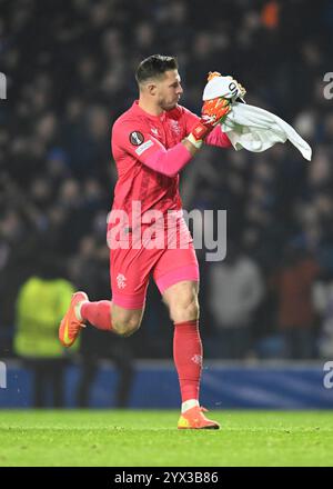 Glasgow, Großbritannien. Dezember 2024. Jack Butland von den Rangers während des Spiels der UEFA Europa League im Ibrox Stadium, Glasgow. Der Bildnachweis sollte lauten: Neil Hanna/Sportimage Credit: Sportimage Ltd/Alamy Live News Stockfoto