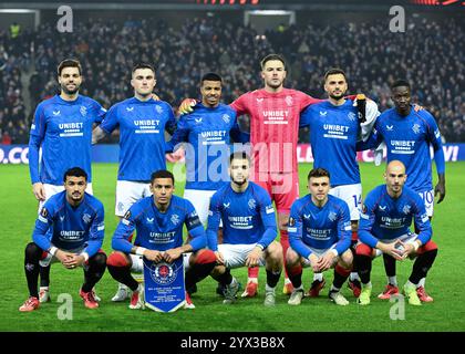 Glasgow, Großbritannien. Dezember 2024. Das Team der Rangers während des Spiels der UEFA Europa League im Ibrox Stadium, Glasgow. Der Bildnachweis sollte lauten: Neil Hanna/Sportimage Credit: Sportimage Ltd/Alamy Live News Stockfoto