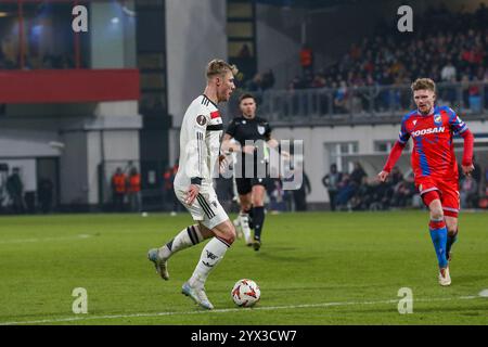 Pilsen, Großbritannien. Dezember 2024. Manchester United Stürmer Rasmus Hojlund (9) Højlund während des Spiels FC Viktoria Plzen gegen Manchester United FC am 6. Spieltag der UEFA Europa League in der Doosan Arena, Pilsen, Tschechien am 12. Dezember 2024 Credit: Every Second Media/Alamy Live News Stockfoto