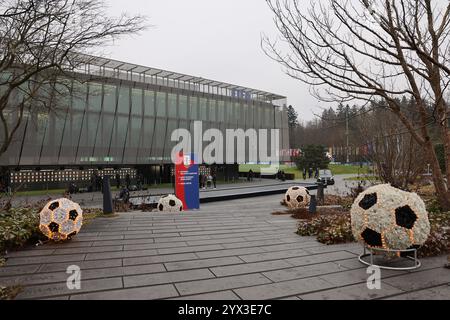 Schweiz, Zürich. Dezember 2024. 13. Dezember 2024, Schweiz, Zürich: Fußball: WM-Qualifikation Europa, FIFA-Hauptsitz vor der Verlosung der Qualifikation zur FIFA-Weltmeisterschaft 2026. Foto: Christian Charisius/dpa Credit: dpa Picture Alliance/Alamy Live News Credit: dpa Picture Alliance/Alamy Live News Stockfoto