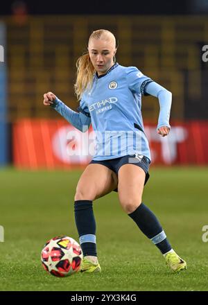 Manchester City Academy Stadium, Manchester, England, 12. Dezember 2024. Der Manchester City Frauen beim UEFA Women's Champions League Spiel Manchester City Women V SKN St. Pölten Women (Sportklub Niederösterreich St. Pölten) im Manchester City Academy Stadium. (Kreditbild: ©Cody Froggatt/Alamy Live News) Stockfoto