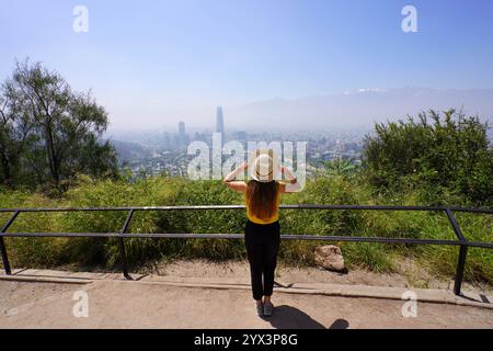 Voller Blick auf die Skyline von Santiago de Chile vom Aussichtspunkt Santiago, Chile, Südamerika Stockfoto