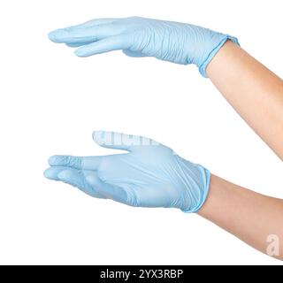Zwei Hände in medizinischen Handschuhen, die nichts auf einem leeren Hintergrund halten. Offene Geste, Potential, Gesundheitsthemen. Stockfoto
