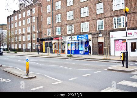 Geschäfte, Westminster Bridge Road, Waterloo, London, England Stockfoto