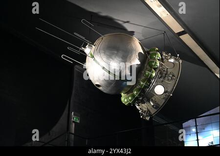 Weltraumsatelliten im Musée de l'Air et de l'Espace Stockfoto