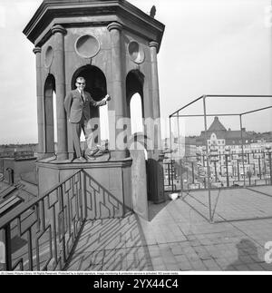 Anders Franzén (1918–1993) schwedischer Schiffsingenieur und Amateurforscher, Professor. 1956 fand er das versunkene königliche Schiff Vasa, das 1959–1961 gerettet wurde. Foto aus dem Jahr 1964. Die VASA oder Wasa ist ein schwedisches Kriegsschiff, das zwischen 1626 und 1628 gebaut wurde. Das Schiff sank nach einer Fahrt von etwa 1.300 m (1.400 m) in ihre Jungfernfahrt am 10. August 1628. Es befand sich Ende der 1950er Jahre wieder in einem belebten Schifffahrtsgebiet im Stockholmer Hafen bei anders Franzen. Das Schiff wurde 1961 mit einem weitgehend intakten Rumpf gerettet. Stockfoto