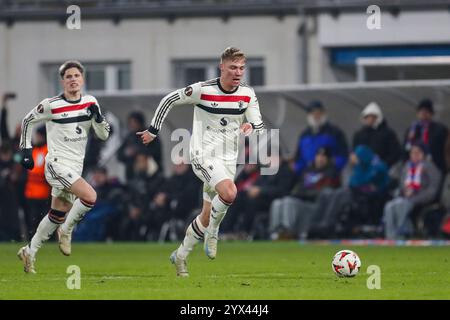 Pilsen, Großbritannien. Dezember 2024. Manchester United Stürmer Rasmus Hojlund (9) Højlund während des Spiels FC Viktoria Plzen gegen Manchester United FC am 6. Spieltag der UEFA Europa League in der Doosan Arena, Pilsen, Tschechien am 12. Dezember 2024 Credit: Every Second Media/Alamy Live News Stockfoto