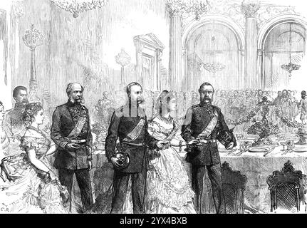 Die drei Kaiser in Berlin: Ankunft beim Bankett im Weißen Saal des Alten Schlosses, 1872. Anlässlich des Besuchs des Kaisers von Russland und des Kaisers von Österreich beim Kaiser von Deutschland... Die Kaiserin Augusta von Deutschland wird von den beiden illustren Gästen ihres Mannes, einer hält jede Hand, der Kaiser von Russland zu ihrer Rechten, der Kaiser von Österreich zu ihrer Linken, zum Tisch geführt. Der Kaiser von Deutschland folgt mit seiner liebenswürdigen Schwiegertochter Victoria, Kronprinzessin von Preußen und Deutschland, Prinzessin Royal von England, den Arm. Der Kronprinz, mit Stockfoto