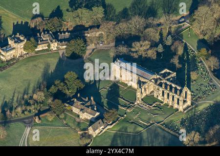 Die Ruinen der Bolton Priory, North Yorkshire, 2024. Stockfoto