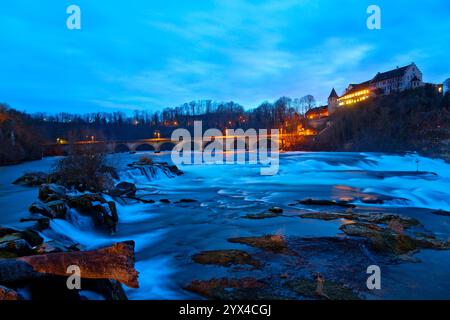 Panoramablick auf den Rheinfall in den schweizer Alpen, Schweiz Stockfoto