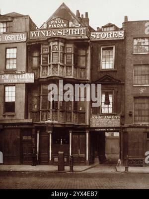 Sir Paul Pindar, Bishopsgate Street, 1878. Im 18. Jahrhundert wurde das Haus von Sir Paul Pindar in der City of London zu einer Taverne namens „Sir Paul Pindar's Head“. Veröffentlicht von der Society for Photographing Relilics of Old London. Stockfoto