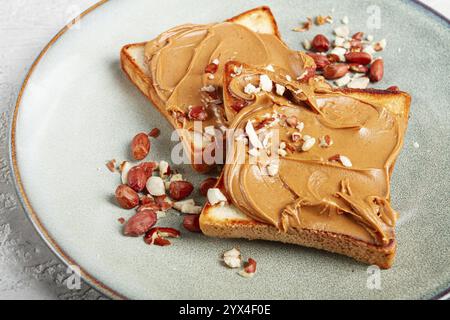 Erdnussbutter Toast, Blick von oben, Frühstück, keine Leute Stockfoto