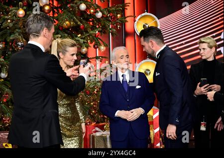 Sven Lorig, Stephanie Müller-Spirra, Jose Carreras und Matthias Killing bei der 30. JosÃ Carreras Gala 2024 in der Medienstadt Leipzig. Leipzig, 12.12.2024 *** Sven Lorig, Stephanie Müller Spirra, Jose Carreras und Matthias Killing bei der JosÃ Carreras Gala 30 2024 in der Medienstadt Leipzig Leipzig, 12 12 2024 Copyright: XMatthiasxWehnertx Stockfoto