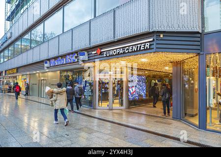 Hertha BSC Fanshop Europa Centre am Breitscheidplatz am Kurfürstendamm in Berlin. Stockfoto