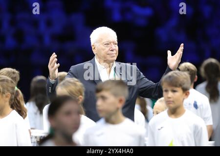 Bologna, Italien. September 2023. Foto Michele Nucci/LaPresse 13 Settembre 2023 - Bologna, Italia - Sport, Tennis - Canada vs Italia - Alexis Galarneau (CAN) / Lorenzo Sonego (ITA) - Coppa Davis 2023 - Unipol Arena. Nella Foto: Nicola Pietrangeli ex campione festeggiato per i suoi 90 anni Foto Michele Nucci/LaPresse - 13. September 2023 Bologna, Italien - Sport, Tennis - Kanada vs Italien - Alexis Galarneau (CAN) V Lorenzo Sonego (ITA) - Davis Cup 2023 - Unipol Arena. Im Bild: Ehemalige Tennismeisterin Nicola Pietrangeli Credit: LaPresse/Alamy Live News Stockfoto