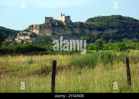 Schloss Beynac, mittelalterliche Burg, Burg, Donjon, südfranzösische Gemeinde Beynac et Cazenac in der Region Nouvelle Aquitaine, Dordogne, Frankreich, Süden Stockfoto