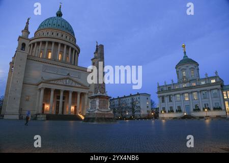 Obelisk, Nikolaikirche, altes Rathaus, alter Markt am Abend, Potsdam, Brandenburg, Deutschland, Europa Stockfoto