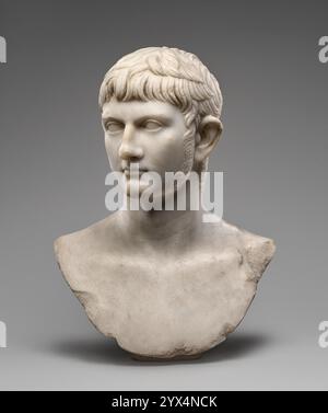 Büste des Germanicus, 20-40. Zusätzliche Info: Die Büste zeigt den jungen Germanicus vor der Depositio barbae, dem römischen Ritual, das erste Rasieren des Bartes. Während das Bild, oder Porträttyp, zur Zeit seiner Adoption durch Tiberius in 4 n. Chr. entstand, handelt es sich bei dieser Büste um ein posthumes Porträt des populären Generals, der zum Kaiser vorbereitet wurde, aber jung starb. Zehn Exemplare sind heute bekannt von Germanicus’ Adoption Type Porträt, erkennbar an den Gesichtszügen und der sorgfältigen Anordnung der Locken über der Stirn. Germanicus (15 v. Chr.–19 n. Chr.) war ein erfolgreicher General und ungeheuer Popu Stockfoto