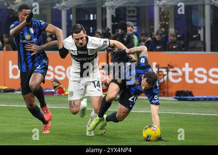 Italien, Mailand, 2024 12 06: Emanuele Valeri (Parma) fährt in der ersten Halbzeit beim Fußballspiel FC Inter gegen Parma Calcio, Serie A Tim 2024-2025 Tag 15, San Siro StadiumItalien, Mailand, 2024 12 06: FC Inter gegen Parma Calcio, Serie A Tim 2024/2025, Tag 15 im San Siro Stadion (Foto: Fabrizio Andrea Bertani/Pacific Press/SIPA USA) Stockfoto