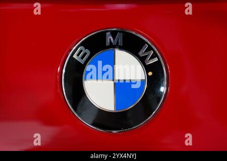 München, Deutschland, 16.07.2024 - Logo der Bayerischen Motoren Werke Aktiengesellschaft (BMW) Stockfoto