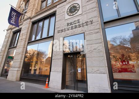 Eintritt zum Campus der Pace University am Pace Plaza in Lower manhattan, New york Stockfoto