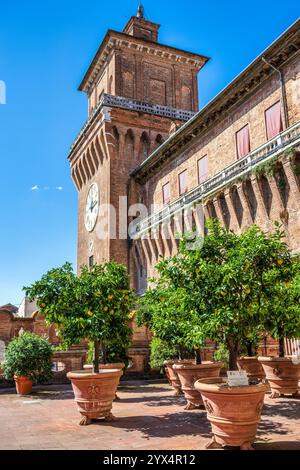 Garten der Orangen im ersten Stock des Schlosses Estense im historischen Stadtzentrum von Ferrara in der Region Emilia-Romagna in Norditalien Stockfoto