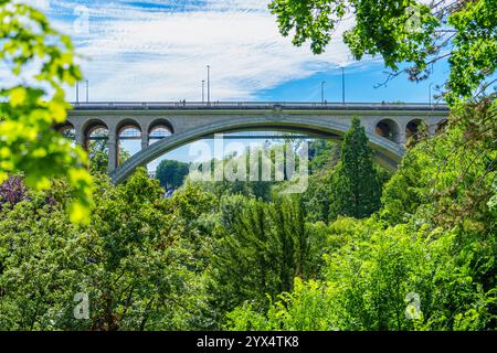 Die wunderschöne Passerelle Viaduktbrücke in Luxemburg-Stadt. Stockfoto