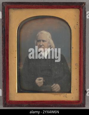 Porträt eines älteren Mannes mit langen weißen Haaren, um 1855-1859. Zusätzliche Info: Der Mann hält einen kleinen Nagel in der Hand. Stockfoto