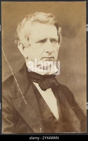 Porträt von William Henry Seward, um 1860–1872. Zusätzliche Info: Brustporträt eines Mannes in einem Anzug mit weißem Haar. Stockfoto