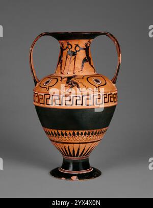 Attische Schwarzfigur Nikosthenische Amphora mit Boxern, um 520 v. Chr. Aufbewahrungsbehälter mit Boxern. Zusätzliche Info: Am Hals dieser schwarzfigurigen Nikosthenischen Amphore stehen zwei Boxer einander gegenüber, die ein Stativ dazwischen haben, vermutlich der Preis in ihrem Wettbewerb. Unten auf der Vase sitzt ein Jugendlicher zwischen zwei großen Augen und greift die Augenbrauen. Augen waren eine beliebte Dekoration auf athenischen Vasen, besonders von 530 bis 510 v. Chr., und dies ist eine spielerische Variante dieser Tradition. Stockfoto