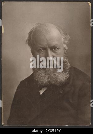 Porträt von Charles Gounod, um 1880-1893. Zusätzliche Info: Porträt eines älteren Mannes mit Vollbart und Schnurrbart. Der Mann hat ein bisschen Haare auf beiden Seiten seines Kopfes und ist kahl oben. Er zeigt nach vorne und trägt einen dunklen Mantel. Stockfoto