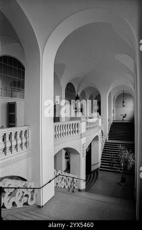 Deutschland, Berlin, 23. Juni 1991, Bezirksgericht Lichtenberg (direkt neben dem Stasi-Hauptsitz in der Normannenstraße), Treppenhaus, wo ein Teil der DDR-Friedensbewegung verhandelt wurde, Stockfoto