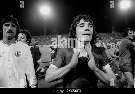 Cup der Europameistervereine/ Liverpool FC - Borussia Mönchengladbach 3:1 in Rom /25.05.1977/ Kevon Keegan (LIV) betet nach dem Spiel, Torhüter Ray Clemence (Liverpool/rechts) feiert [automatisierte Übersetzung] Stockfoto