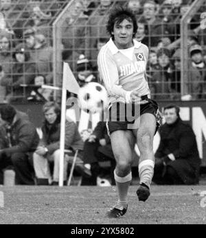 VFL Borussia Mönchengladbach - Hamburger SV 4:3 /09.02.1979/ Felix Magath (HSV) Triebe, Kreuze [automatisierte Übersetzung] Stockfoto