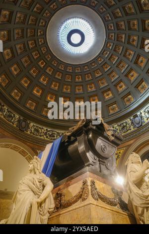 Buenos Aires, Argentinien - 22. November 2024: Grab von General José de San Martín, Catedral Metropolitana de Buenos Aires Stockfoto