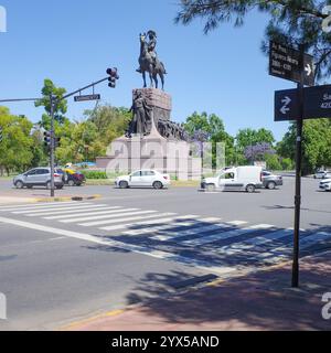 Buenos Aires, Argentinien – 20. November 2024: Reiterstatue des ehemaligen Präsidenten Justo Jose de Urquiza auf der Ave. Sarmiento im Stadtteil Palermo Stockfoto