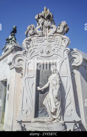 Buenos Aires, Argentinien - 18. November 2024: Das Grab von Rufina Cambaceres auf dem Friedhof von Recoleta Stockfoto