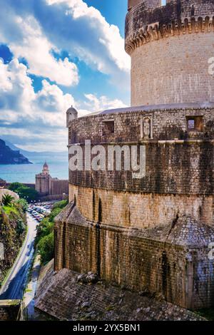 Die Außenmauern der Altstadt von Dubrovnik Stockfoto