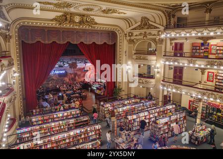 Buenos Aires, Argentinien - 18. November 2024: El Ateneo Grand Splendid Book Store in einem ehemaligen Theater Stockfoto