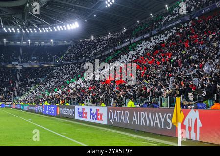 Turin, Italien. Dezember 2024. Juventus FC Fans, die während der UEFA Champions League 2024/25 League-Phase gesehen wurden – Matchday 6 Fußballspiel zwischen Juventus FC und Manchester City FC im Allianz Stadium Credit: Independent Photo Agency/Alamy Live News Stockfoto